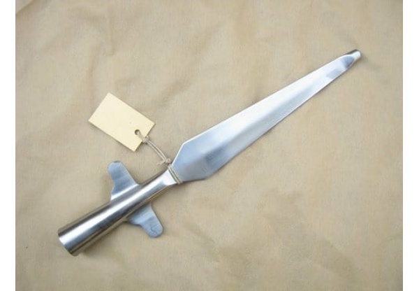 blunt spearhead with wings