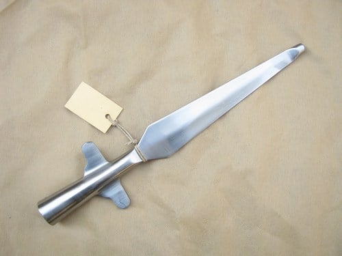 blunt spearhead with wings