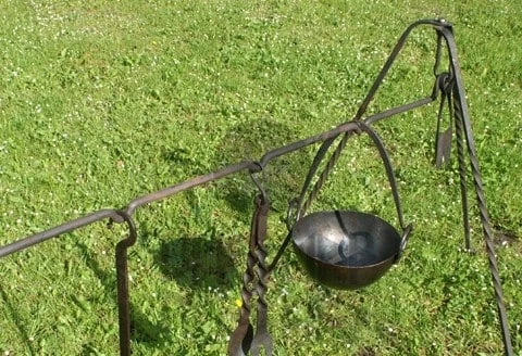 Bar for tripods