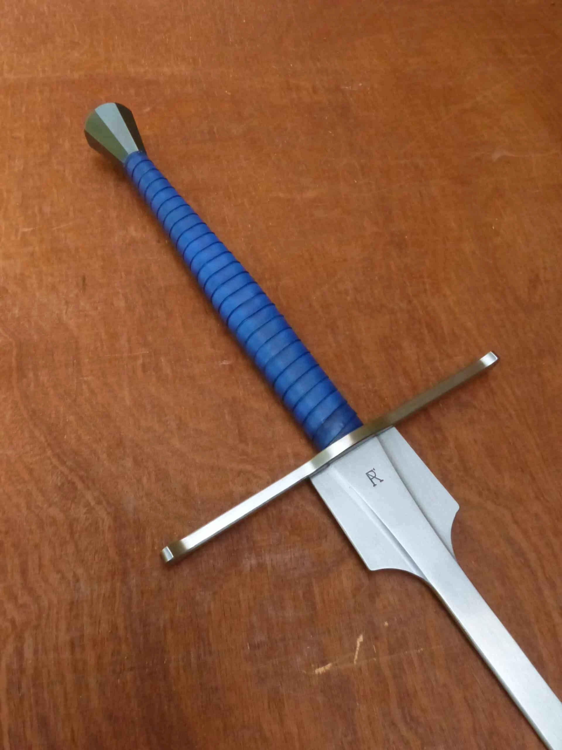 Feder Trnava Medium 5 met spatuated tip door Regenyei