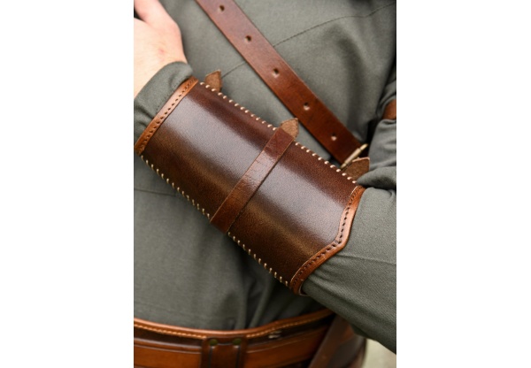 Leather arm guard with straps - Image 2