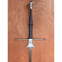 Feder Tulip with spatulated tip by Regenyei